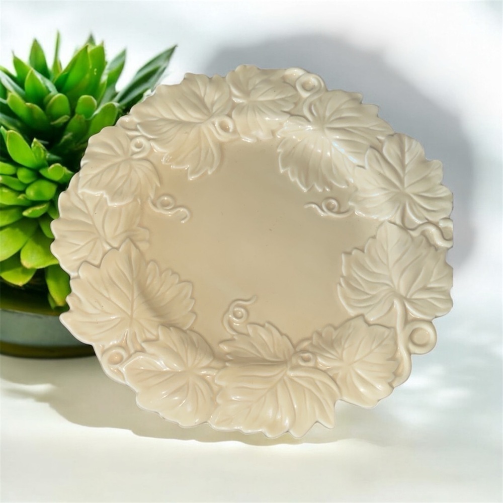 VTG Fitz & Floyd Classic Choices Embossed Cream Grape Leaf Design 10”Salad Plate